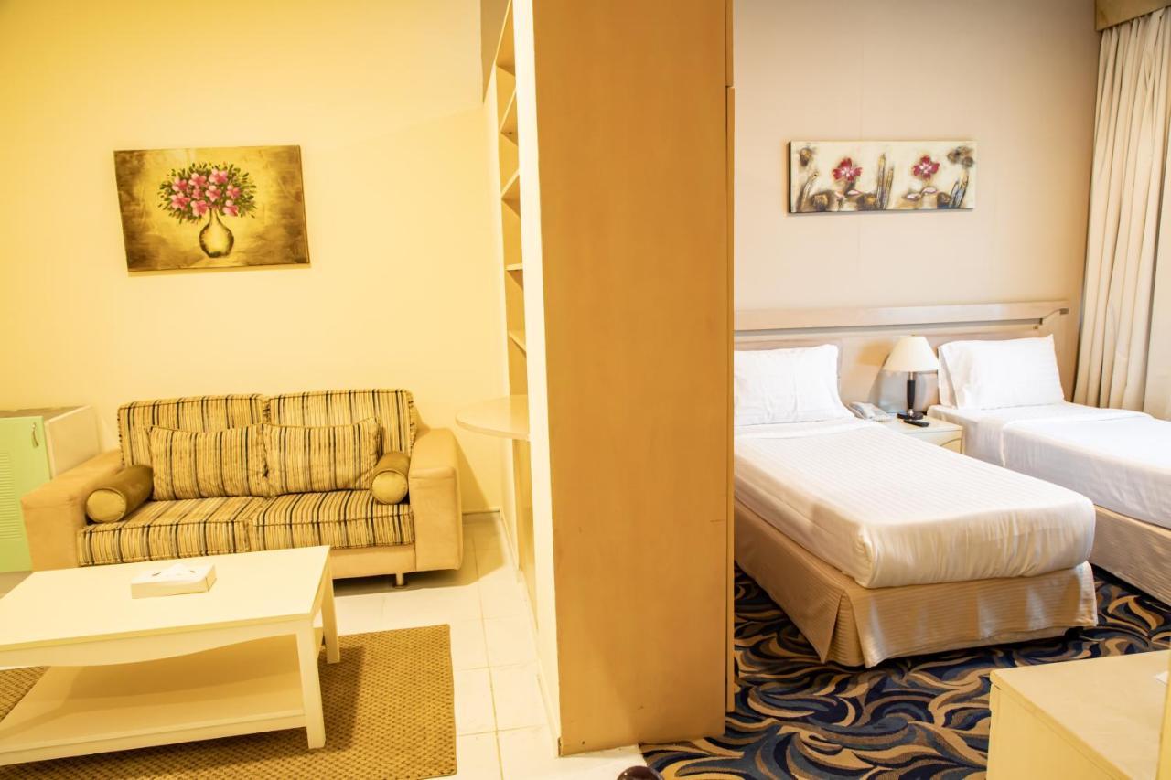 Wescott Pearl Hotel Apartments Дубай Экстерьер фото