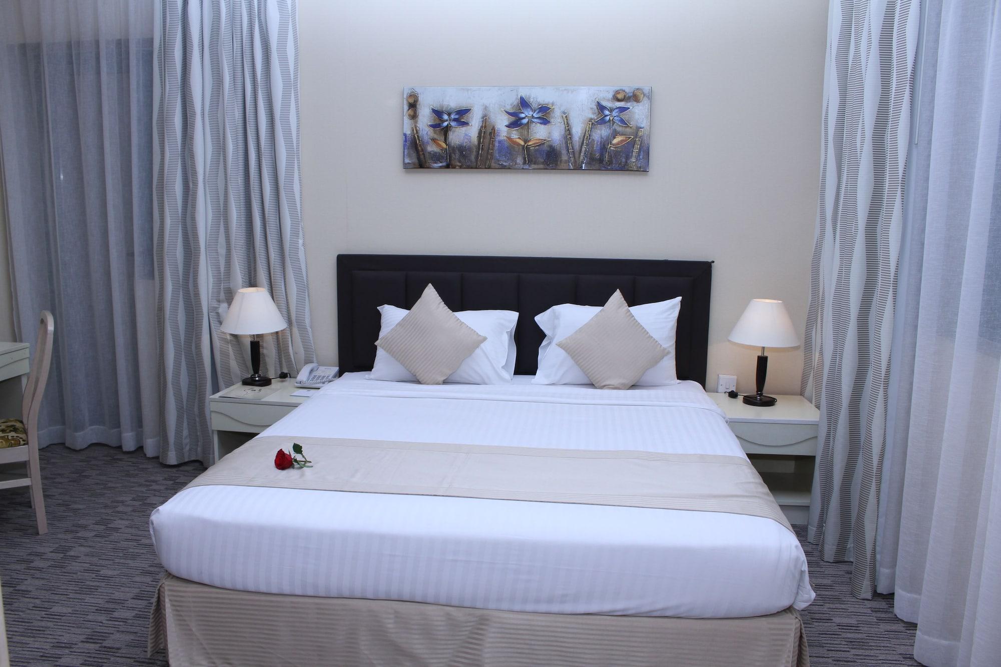Wescott Pearl Hotel Apartments Дубай Экстерьер фото
