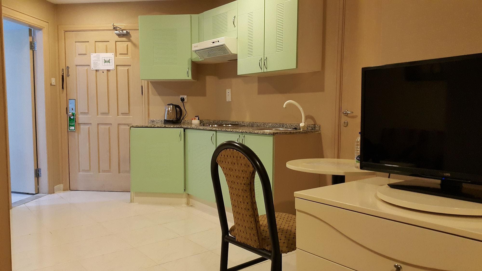 Wescott Pearl Hotel Apartments Дубай Экстерьер фото