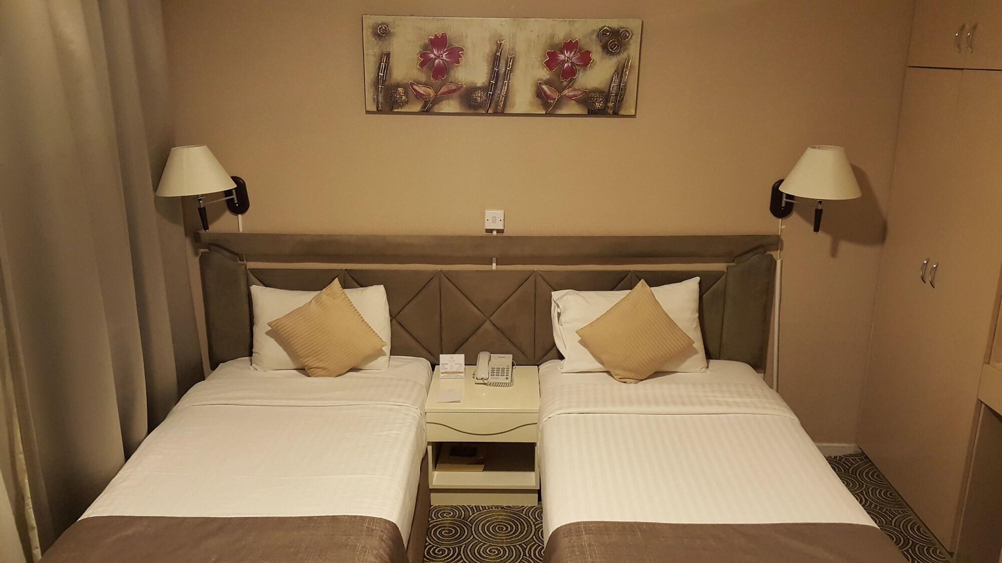 Wescott Pearl Hotel Apartments Дубай Экстерьер фото