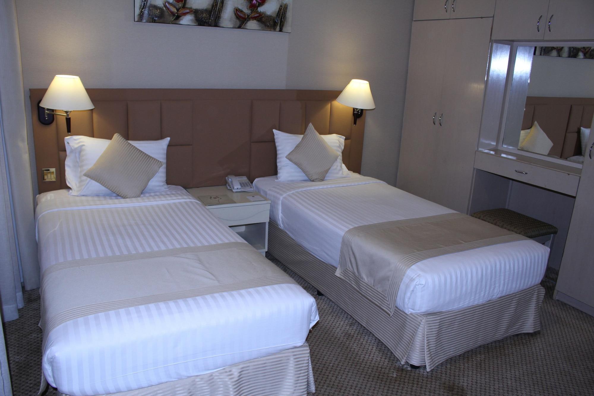 Wescott Pearl Hotel Apartments Дубай Экстерьер фото