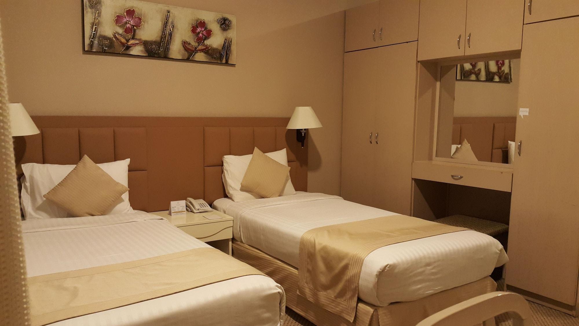 Wescott Pearl Hotel Apartments Дубай Экстерьер фото