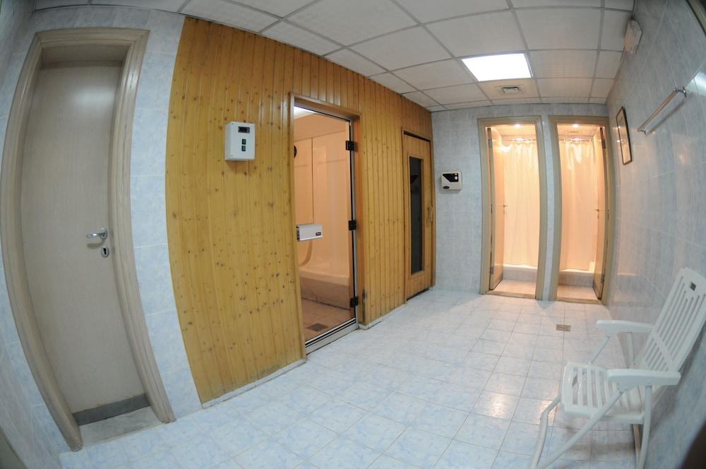 Wescott Pearl Hotel Apartments Дубай Экстерьер фото
