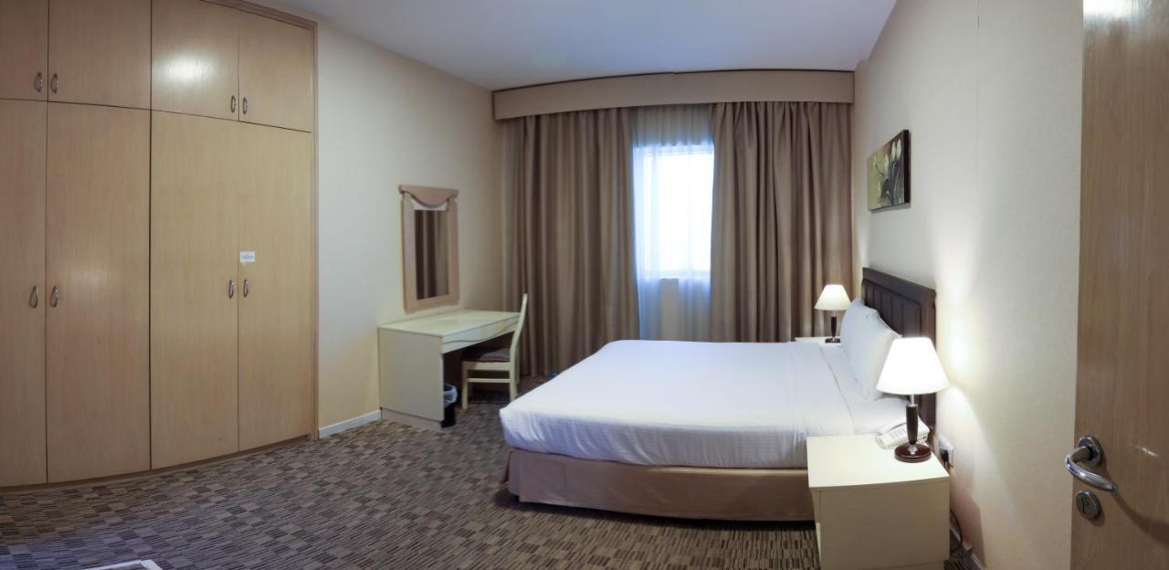 Wescott Pearl Hotel Apartments Дубай Экстерьер фото