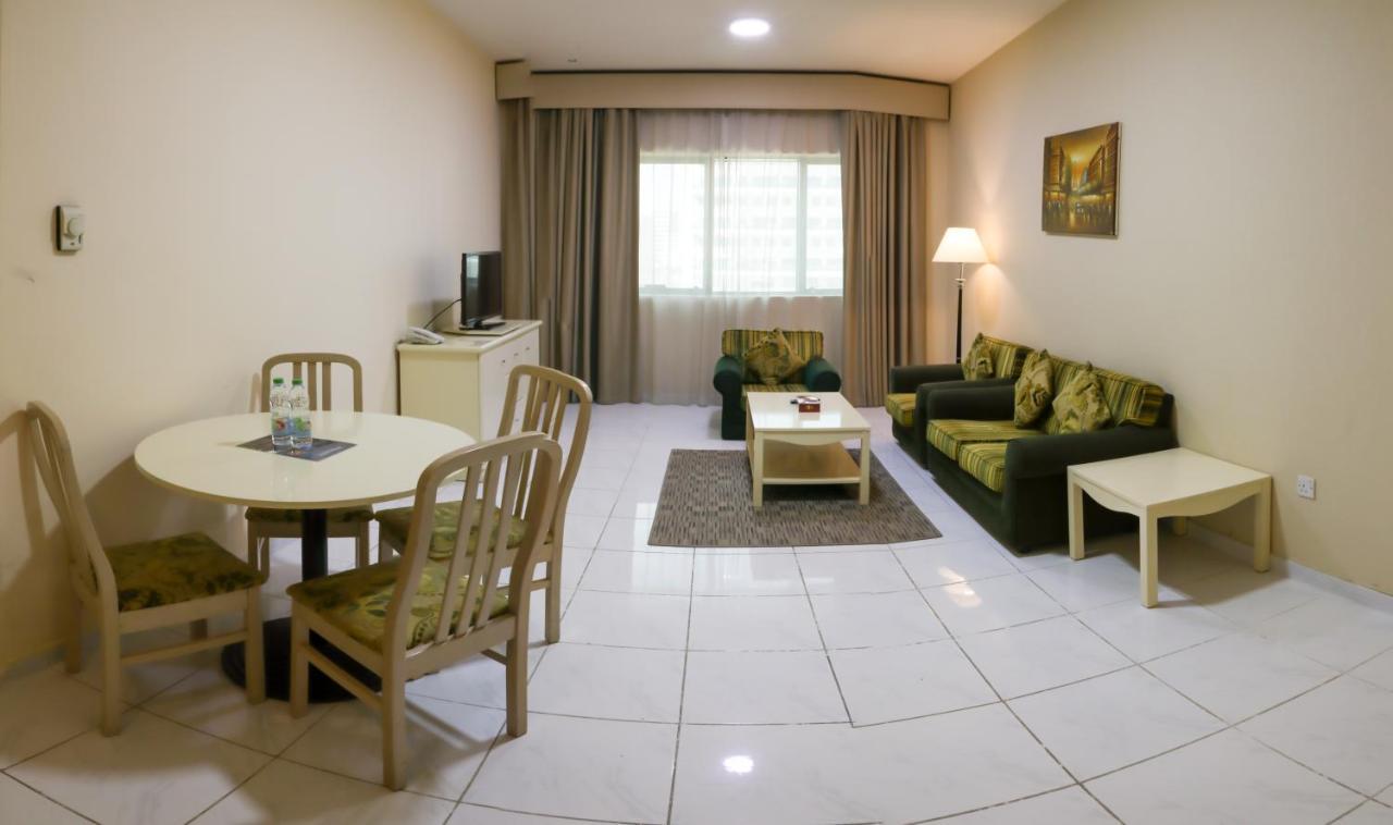 Wescott Pearl Hotel Apartments Дубай Экстерьер фото