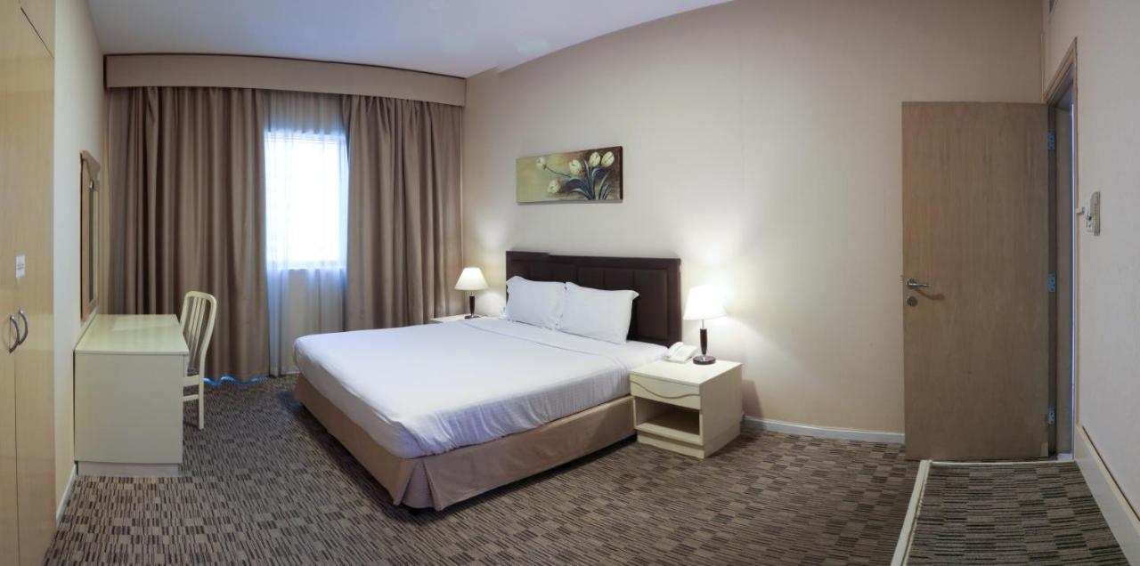 Wescott Pearl Hotel Apartments Дубай Экстерьер фото