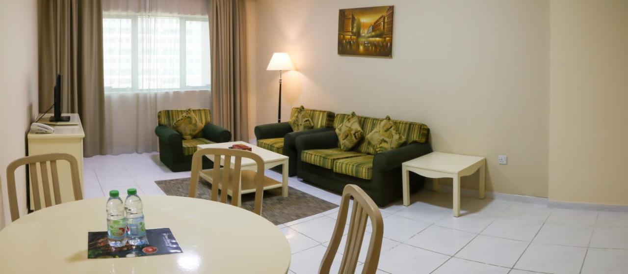 Wescott Pearl Hotel Apartments Дубай Экстерьер фото