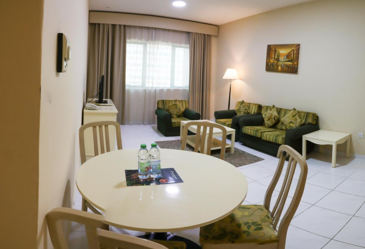 Wescott Pearl Hotel Apartments Дубай Экстерьер фото