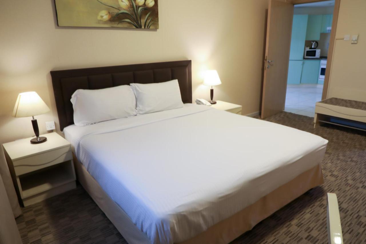 Wescott Pearl Hotel Apartments Дубай Экстерьер фото