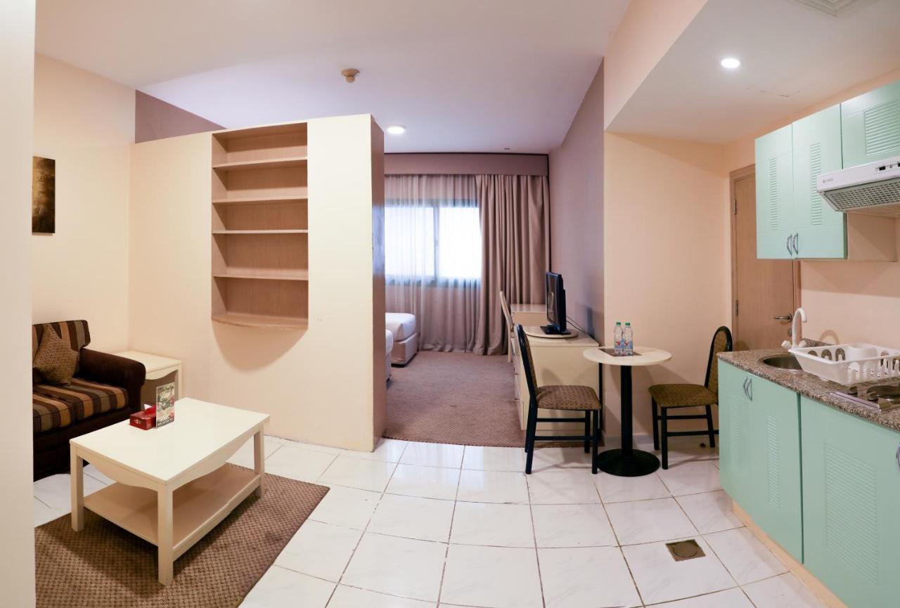Wescott Pearl Hotel Apartments Дубай Экстерьер фото