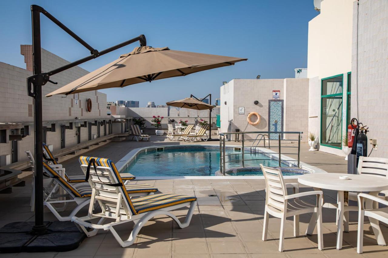 Wescott Pearl Hotel Apartments Дубай Экстерьер фото