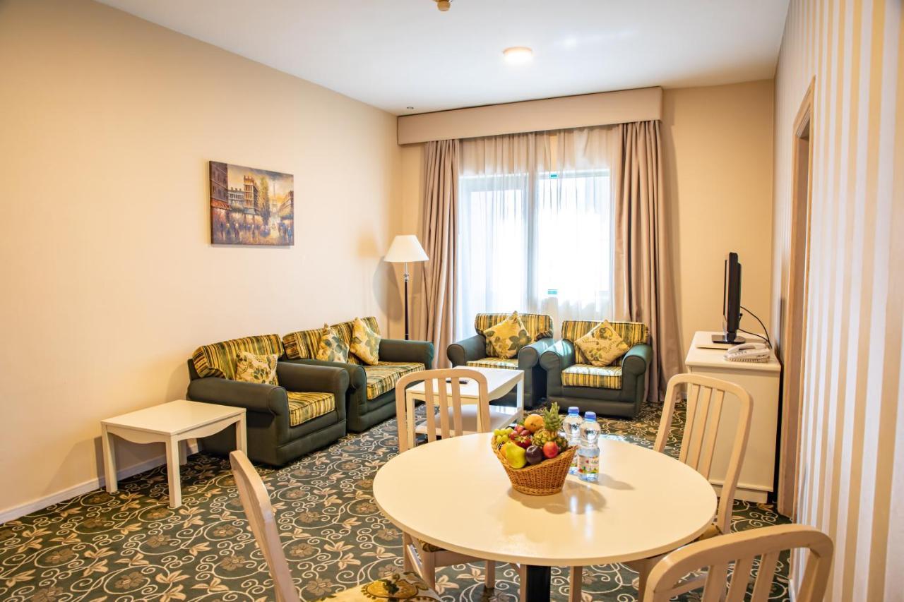 Wescott Pearl Hotel Apartments Дубай Экстерьер фото