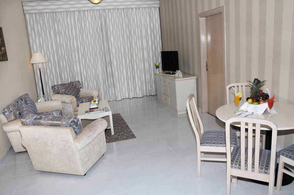Wescott Pearl Hotel Apartments Дубай Экстерьер фото